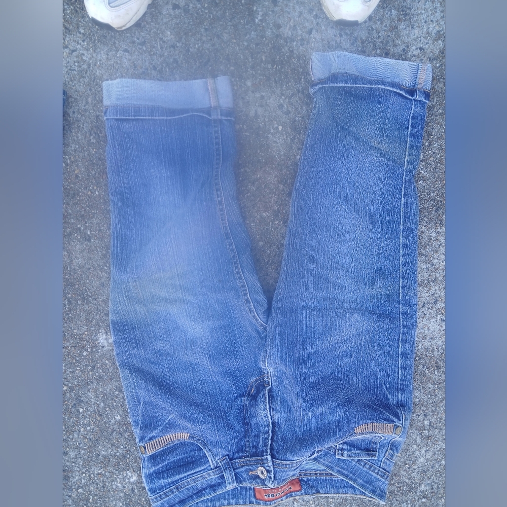 One pair of taiweibag woman's jeans Blue and color size thirty three like new